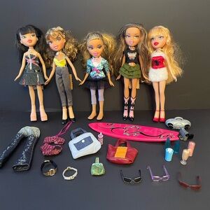 BRATZ dolls lot. 3 Yasmin , 1 Jade and 1 Cloe and various accessories.